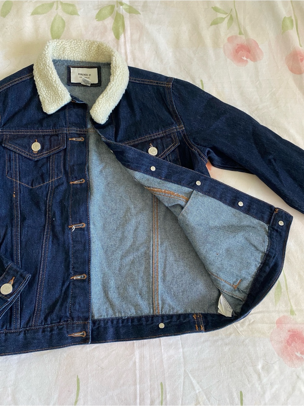 Forever 21 Denim Trucker Jacket with Sherpa Collar Size Small - Picture 4 of 6